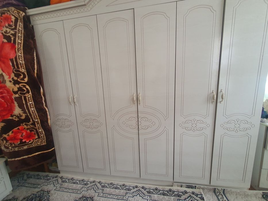 Mebel shkaf va divan