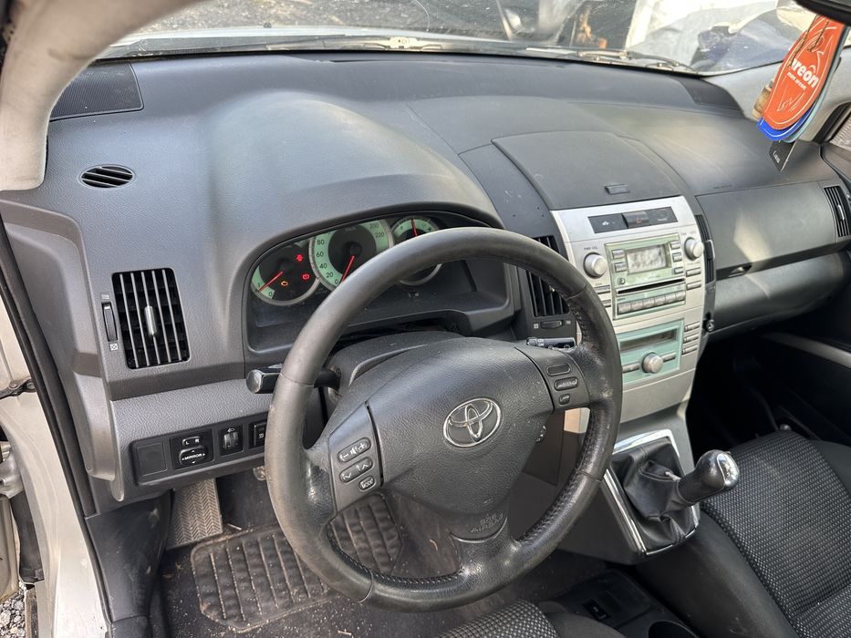 Toyota Corolla Verso Корола Версо На части 2.0 d4d 116кс