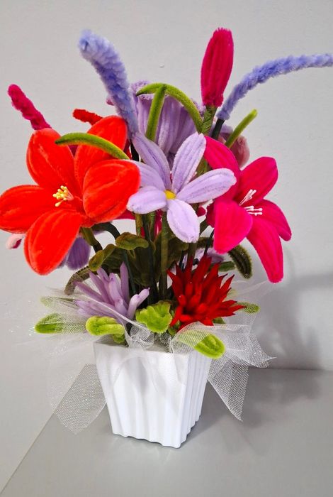 Vindem flori artificiale