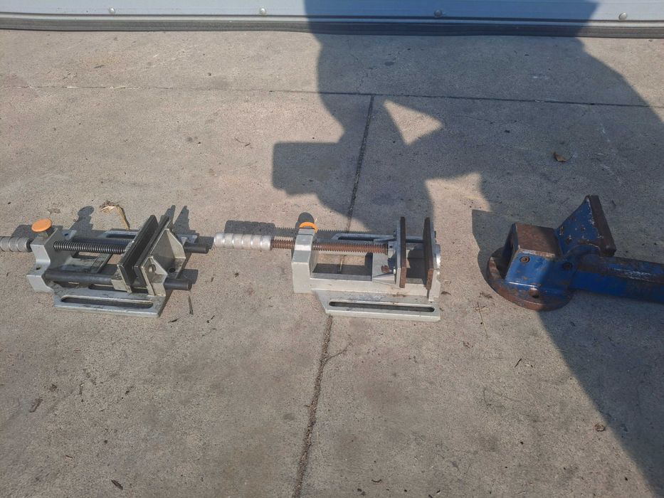 Машинно менгеме за настолна бормашина