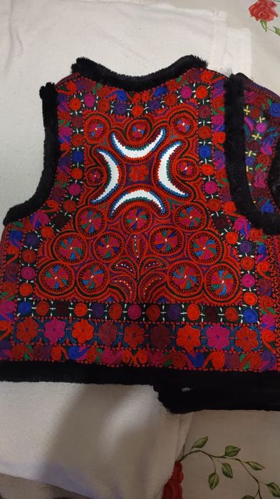 Vând cojoace și cămașa