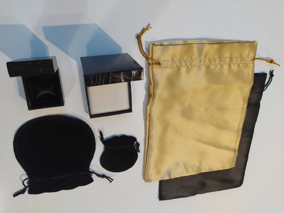 90 калъфчета за пръстени  гривни + 130 сатенени и кадифени торбички