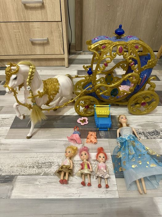 Дървена къща за кукли с обзавеждане Moni Cinderella