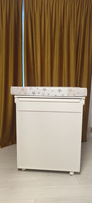 Comoda infasat Mars Design Elegant cu Masuta Infasat