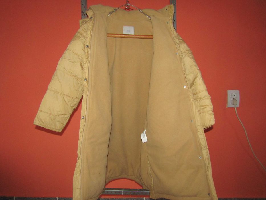 Vand jacheta ZARA cu gluga