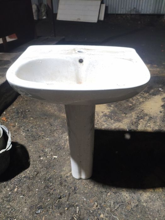 Продам раковину с пьедесталом