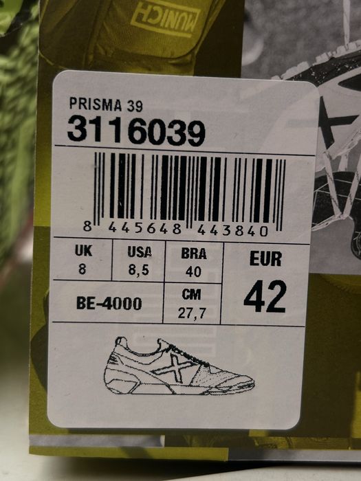 Продам футзалки новые