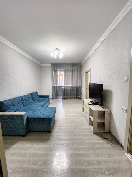 Чиланзар 8. Продажа 2 х комнатная квартира. Срочно