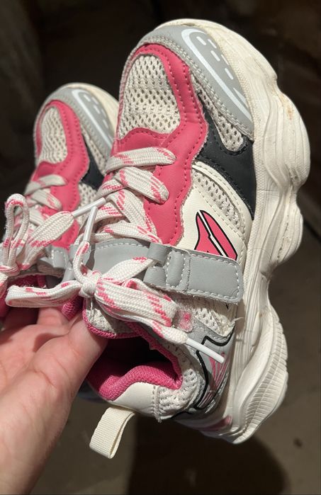 Кроссовки детские легкие