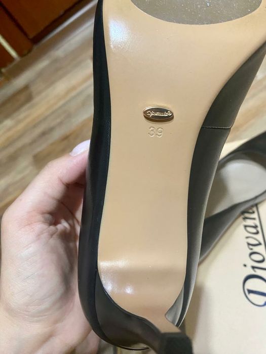 Продам новые кожаные туфли