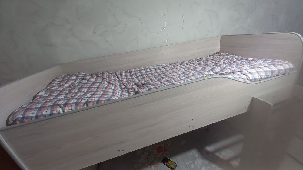 кровать двухяростная