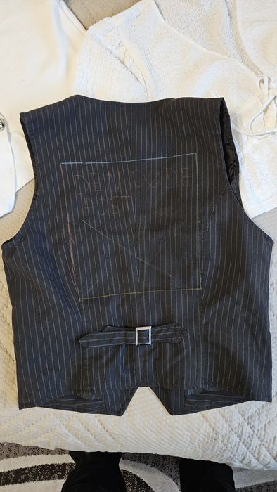 ЛОТ от две блузки и елече