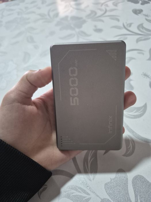 аккумулятор (пауэрбанк) Infinix с емкостью 5000 мАч.