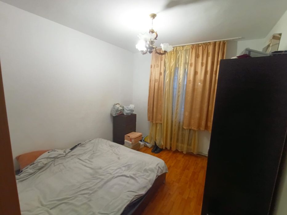 Vând apartament Zărnești !