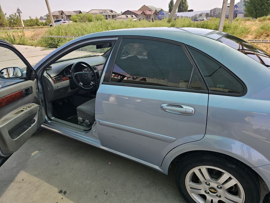 Lasetti 1.8  2013 yil srochna