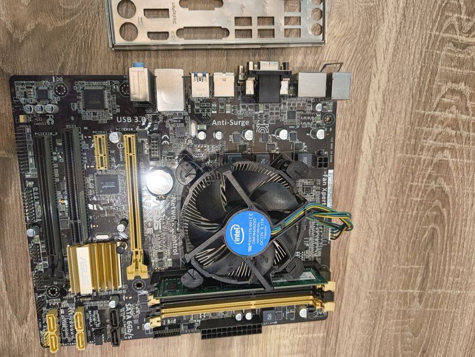 Процесор i7 4790 с дънна платка Asus B85M-E и рам памет 4GB DDR3