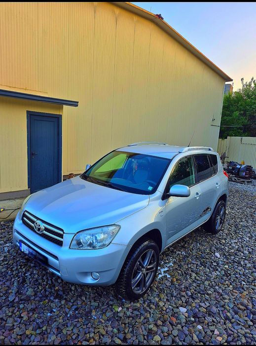 Продавам Toyota Rav4 D4D