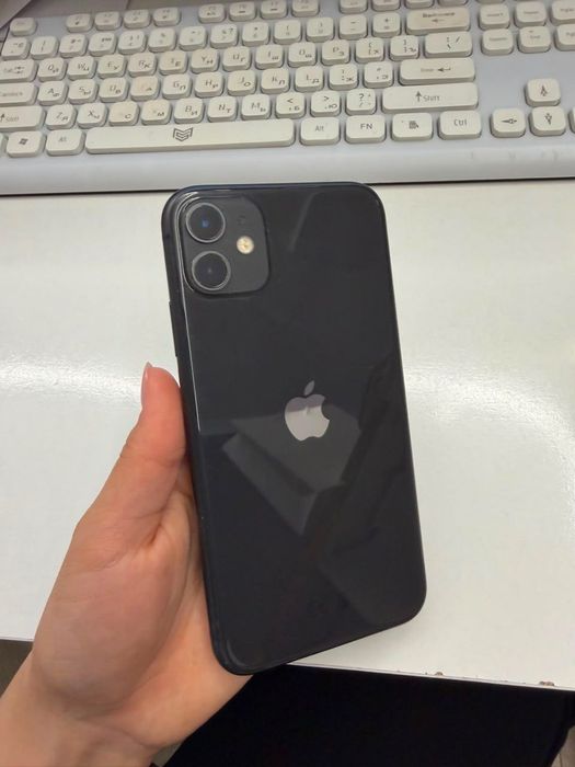 Apple iPhone 11   .