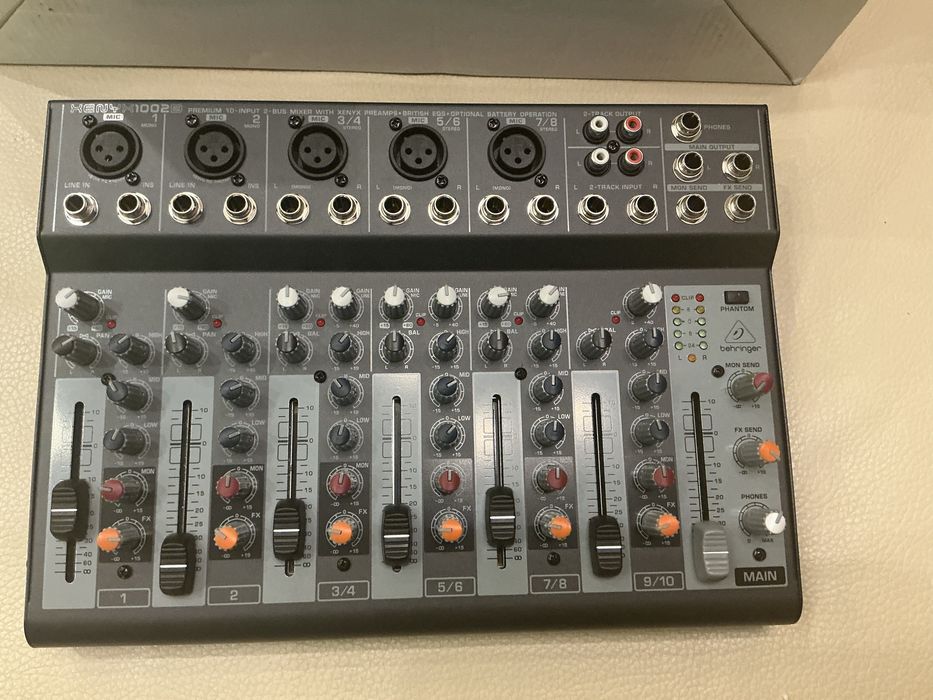 Behringer Xenyx 1002B миксер с оригинална опаковка и захранване с батерия