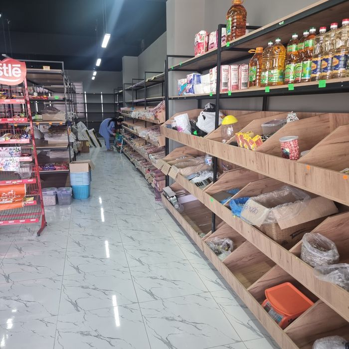 Dokon uchun stelaj polkalar