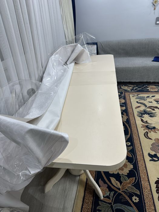 Овальный стол со стульями