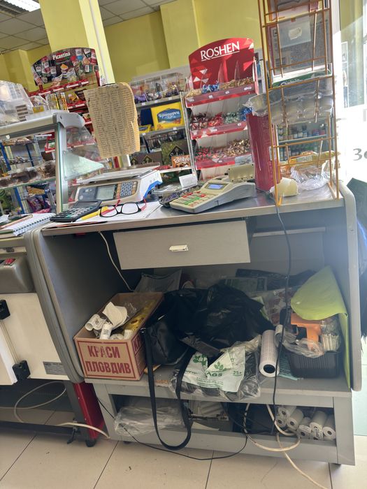 Хладилна витрина "Наги" + Каса