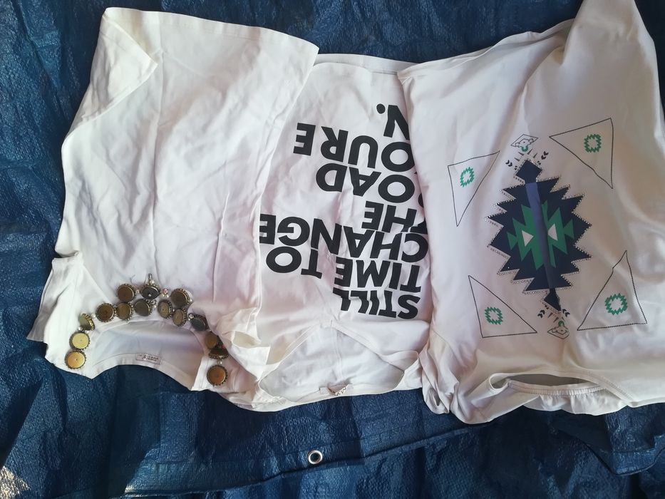 Pachet.sutiene nr 3 ,tricouri ,teniși.