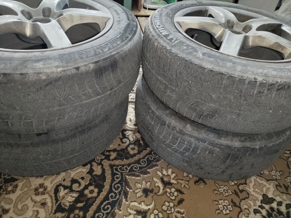 Колёса с дисками титан размером 215х06х17