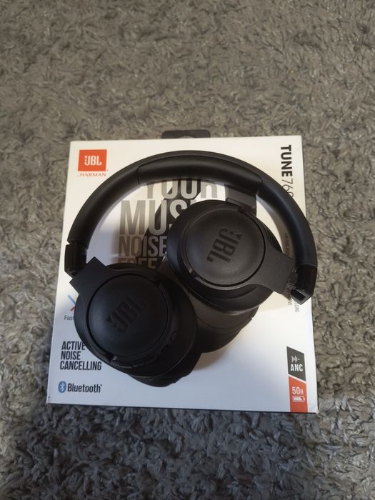 JBL Tune 760NC cu ANC
