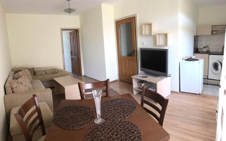 Дава се под наем Двустаен апартамент в Пловдив, Център - 65 кв.м за 383 € - Снимка #2