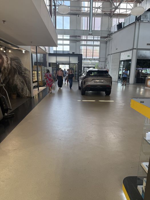 OCAZIE!!! Ofer spre cesionare contract pentru insuliță comercială situată în Electroputere Mall Craiova.