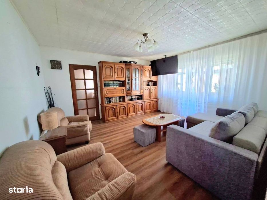 Apartament semidecomandat,Craiovița Nouă,centrală proprie,mobilat