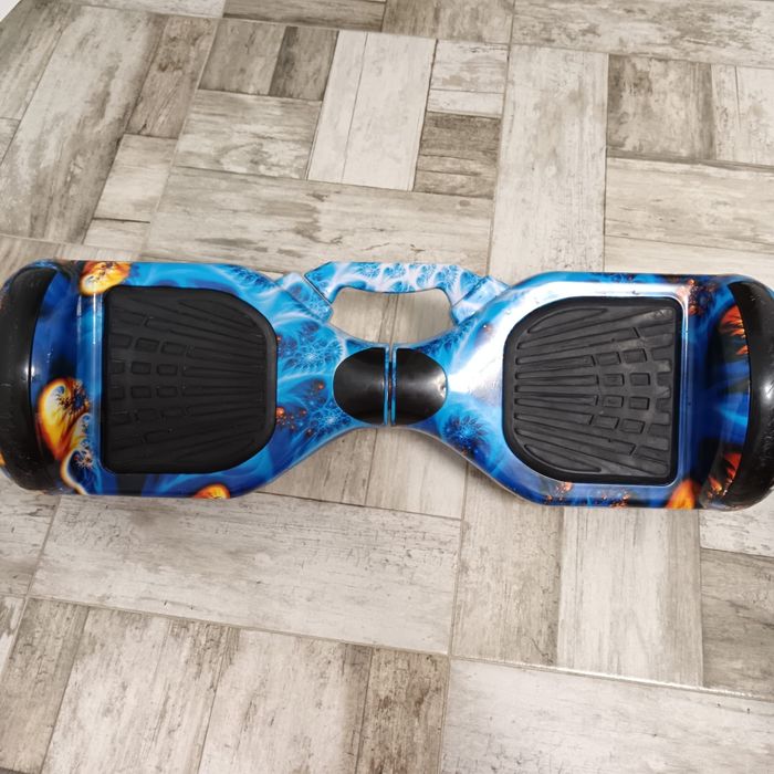 Vand HOVERBOARD  aproape nou sau la schimb cu trotineta electrica