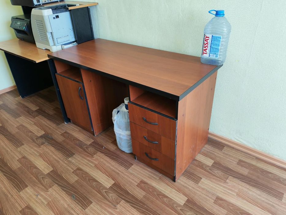 Продам стол письменный