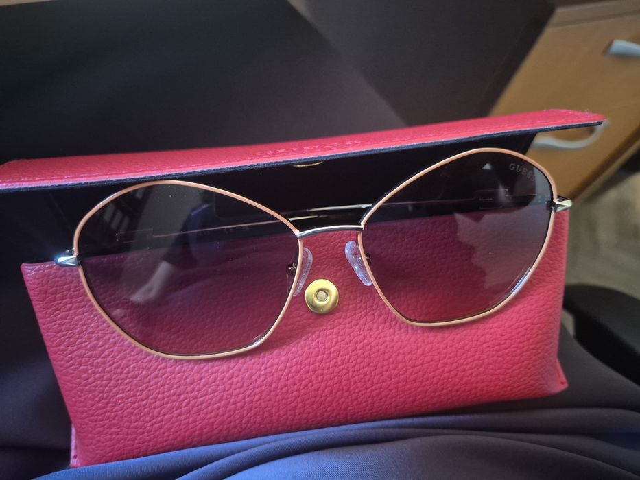 Дамски слънчеви очила Guess