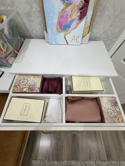 Комод с выдвижными ящиками