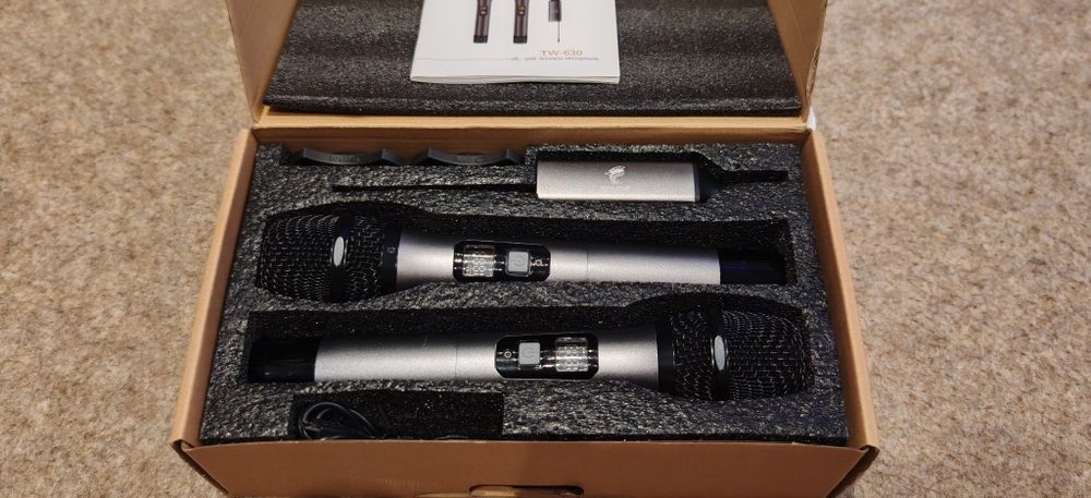 Set 2 microfoane wireless Tonor