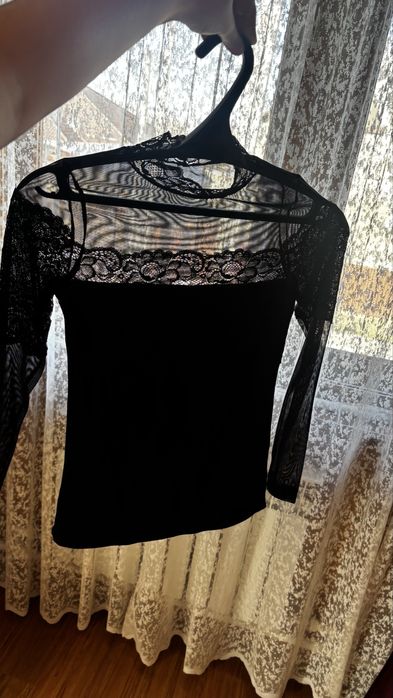 Черная кофта в сетку