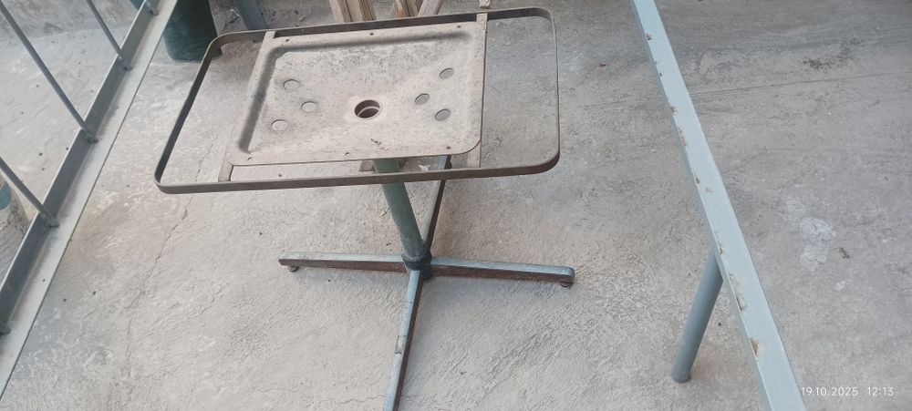 Срочно подставка для что-нибудь для дома телевизора, и для инвентарь