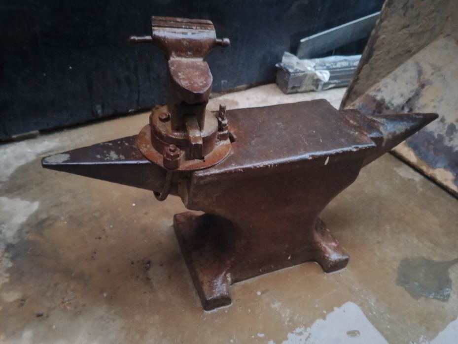 Наковальня (сандал) СССР