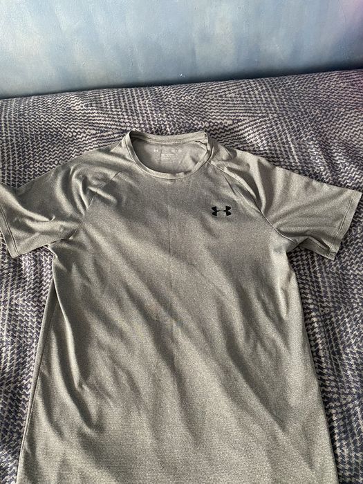 Tricou sport under armour de culoare gri