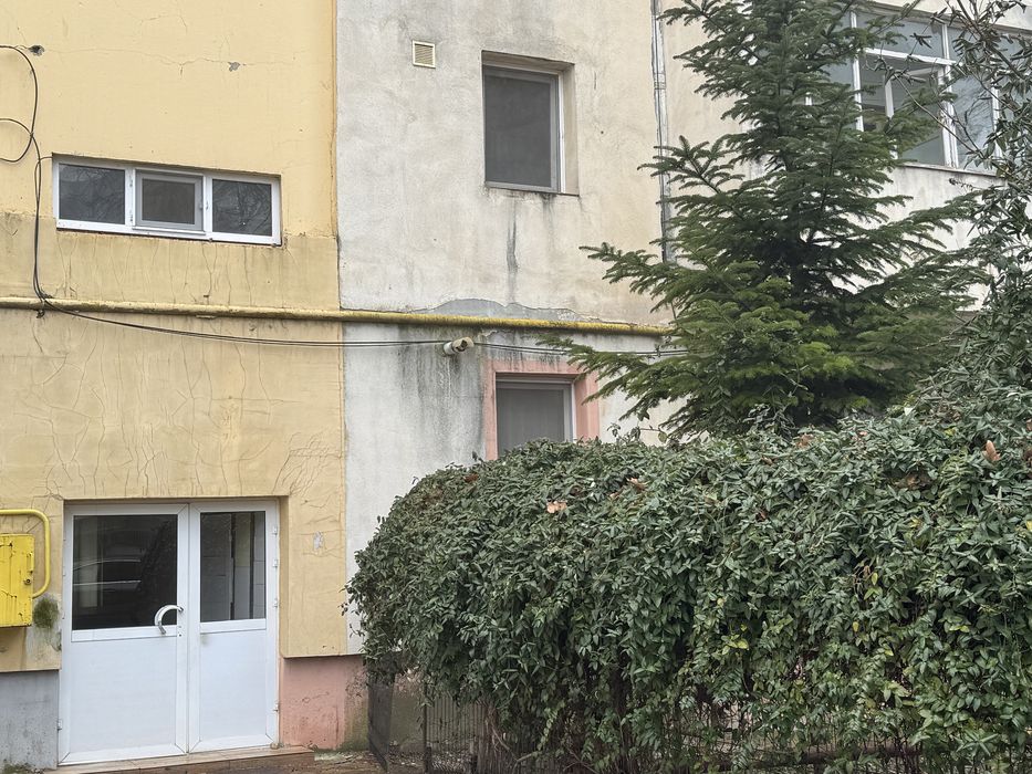 Vand apartament 2 camere semidecomandat