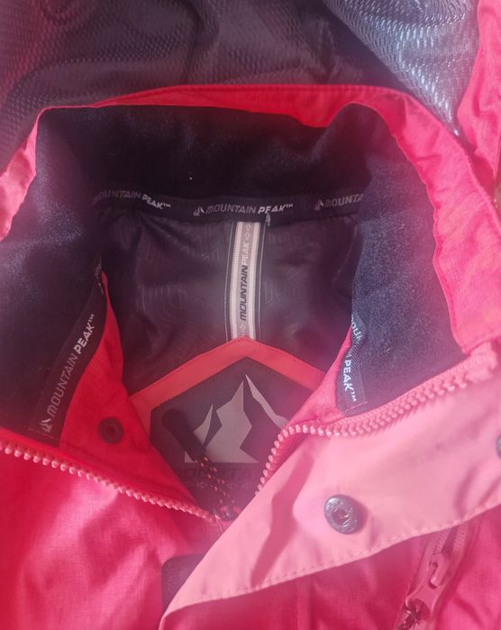 Детски якета на Benetton и Mountain peak