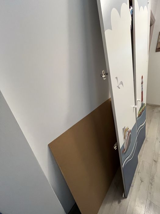 Dulap haine copii pe comandă, din PAL de 18 mm – Tematică marină (Far & Bărcuță)