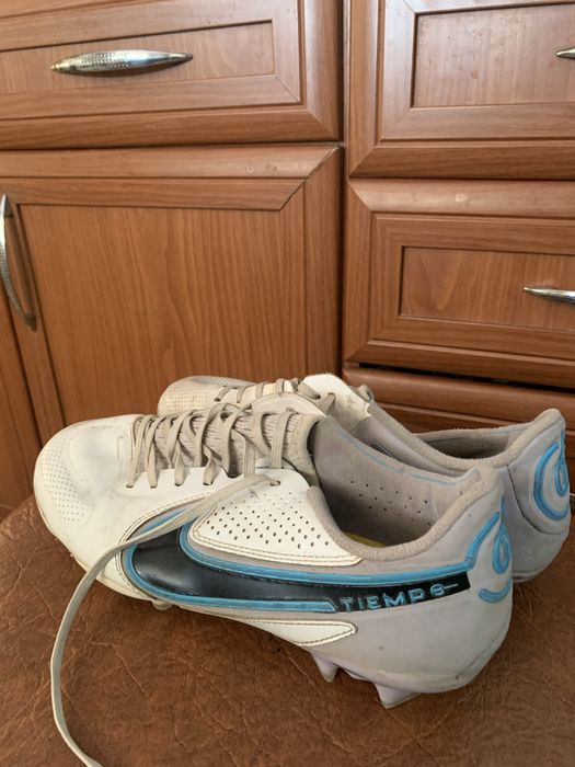 Продам бутсы за 5000тг + подарок щитки