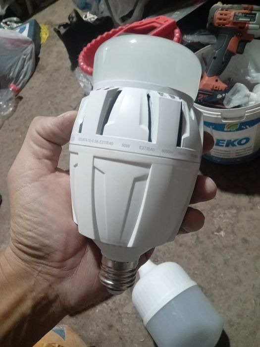 Лед лампочка разный