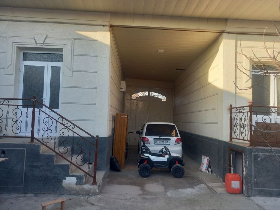 Hovli sotiladi 4.5 sotix Jizzax shahar markazida