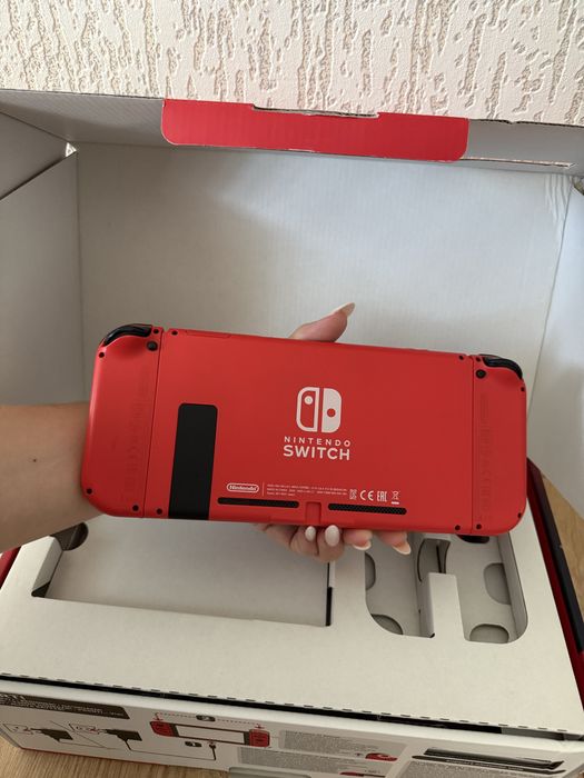Nintendo Switch V2 Mario Edition + аксесоари