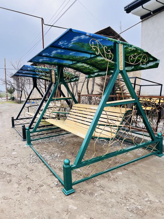 Xar xil turdagi kachulelar va stol ustulla