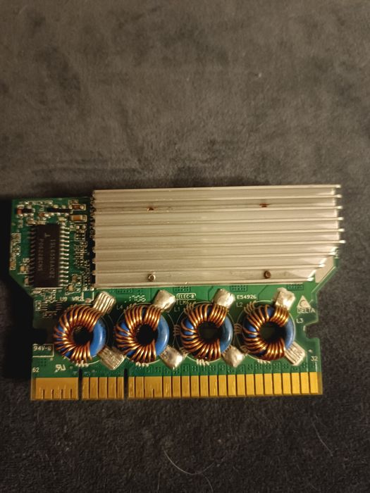 Regulator de tensiune pentru procesor HP ProLiant ML350 G4/ML370 G4/DL